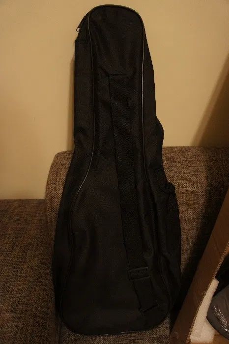Husa, geanta pentru chitare acustice, ukulele, bass ukulele, etc.