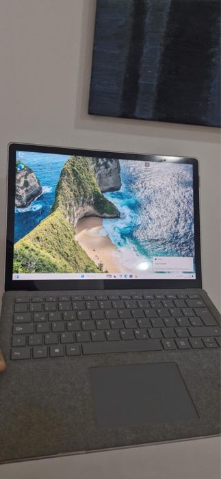 Laptop microsoft surface touchscreen