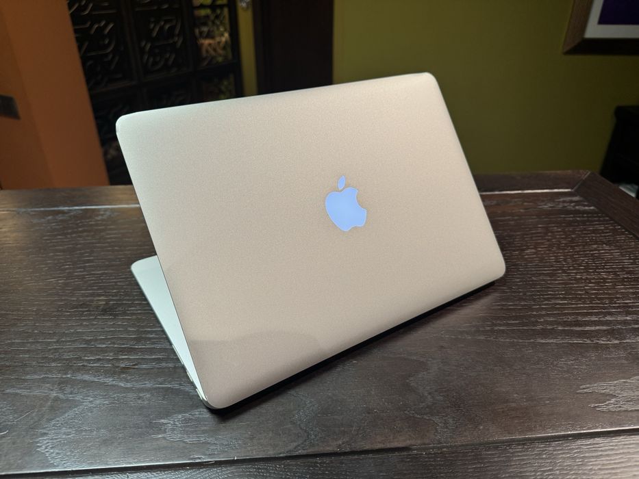 MacBook Pro 13” (Early 2015, Retina дисплей)