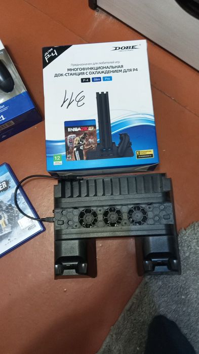 Продам сони плейстейшен 4