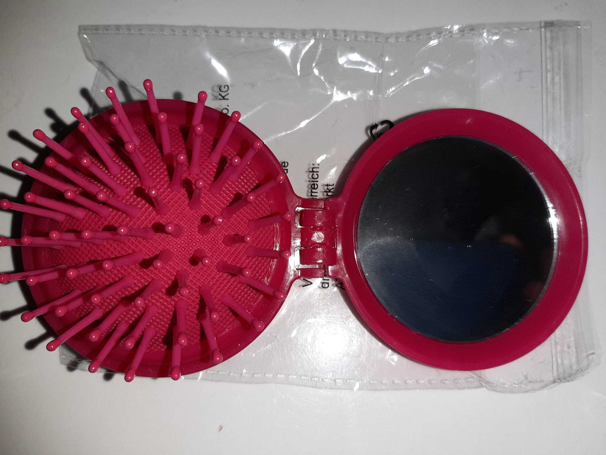 Set cosmetice Christmas Balea cu perie de poseta si produse de voiaj