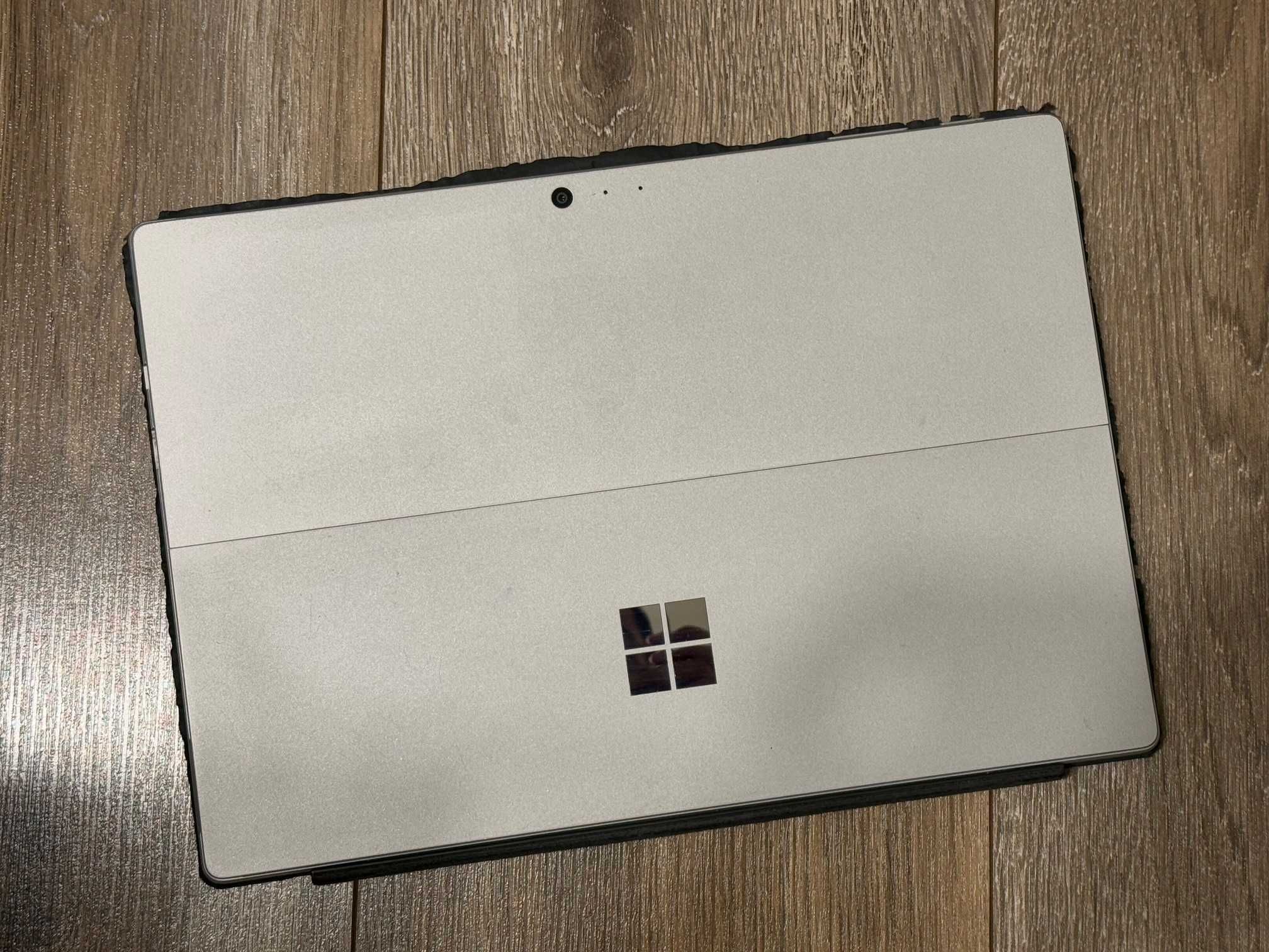 Microsoft Surface Pro 5 i5 7th/8RAM/256SSD