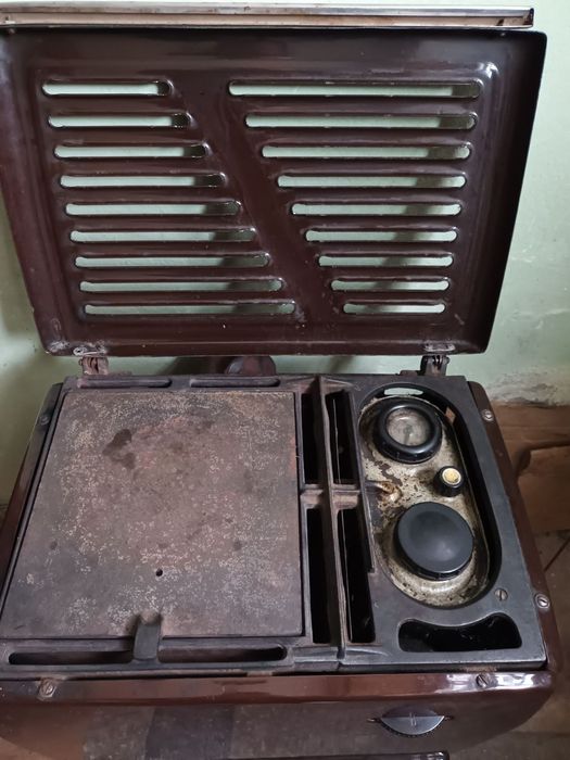 Продавам 2бр.нафтови печки-Юг супер и Металургия.