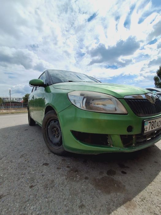 Продам автомобиль skoda fabia
