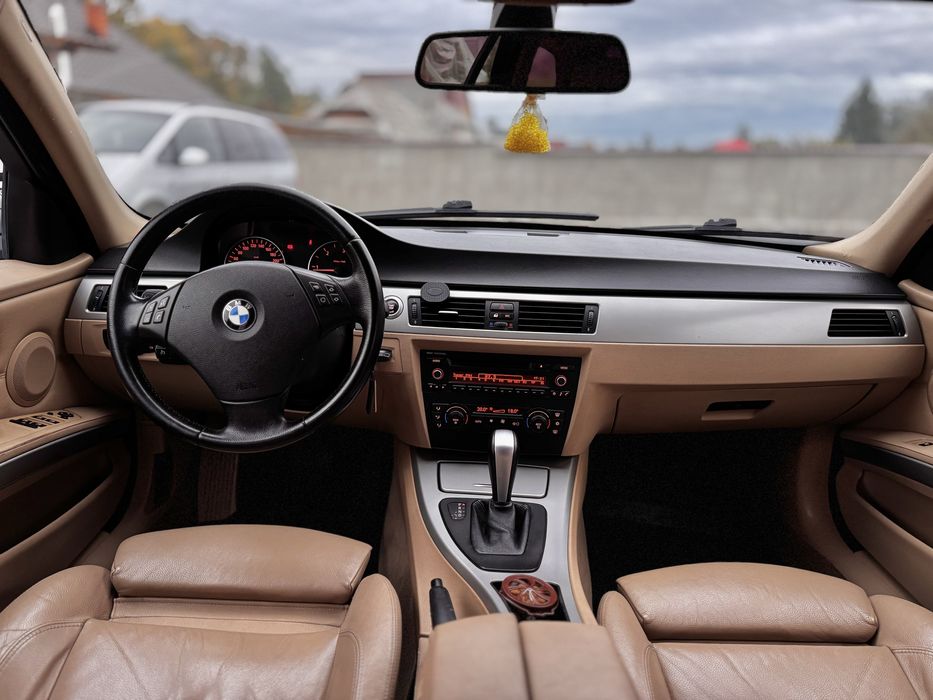 Bmw e91 - cutie automata - interior piele crem - faruri custom