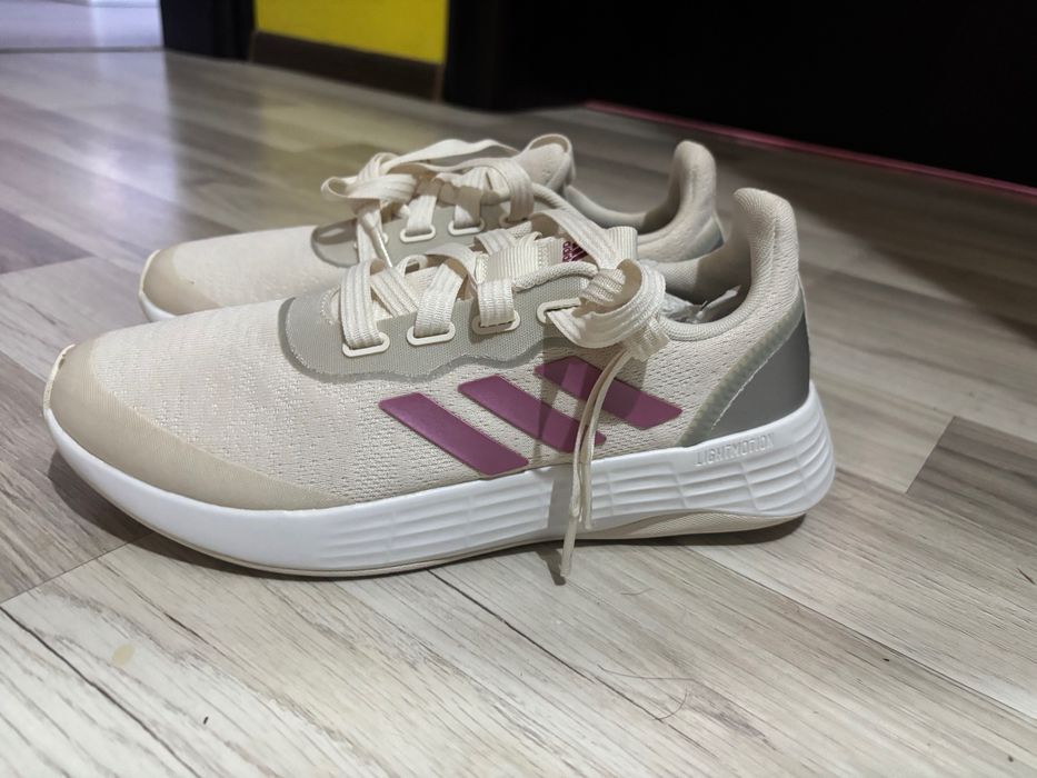 Дамски маратонки Adidas номер 39 1/3