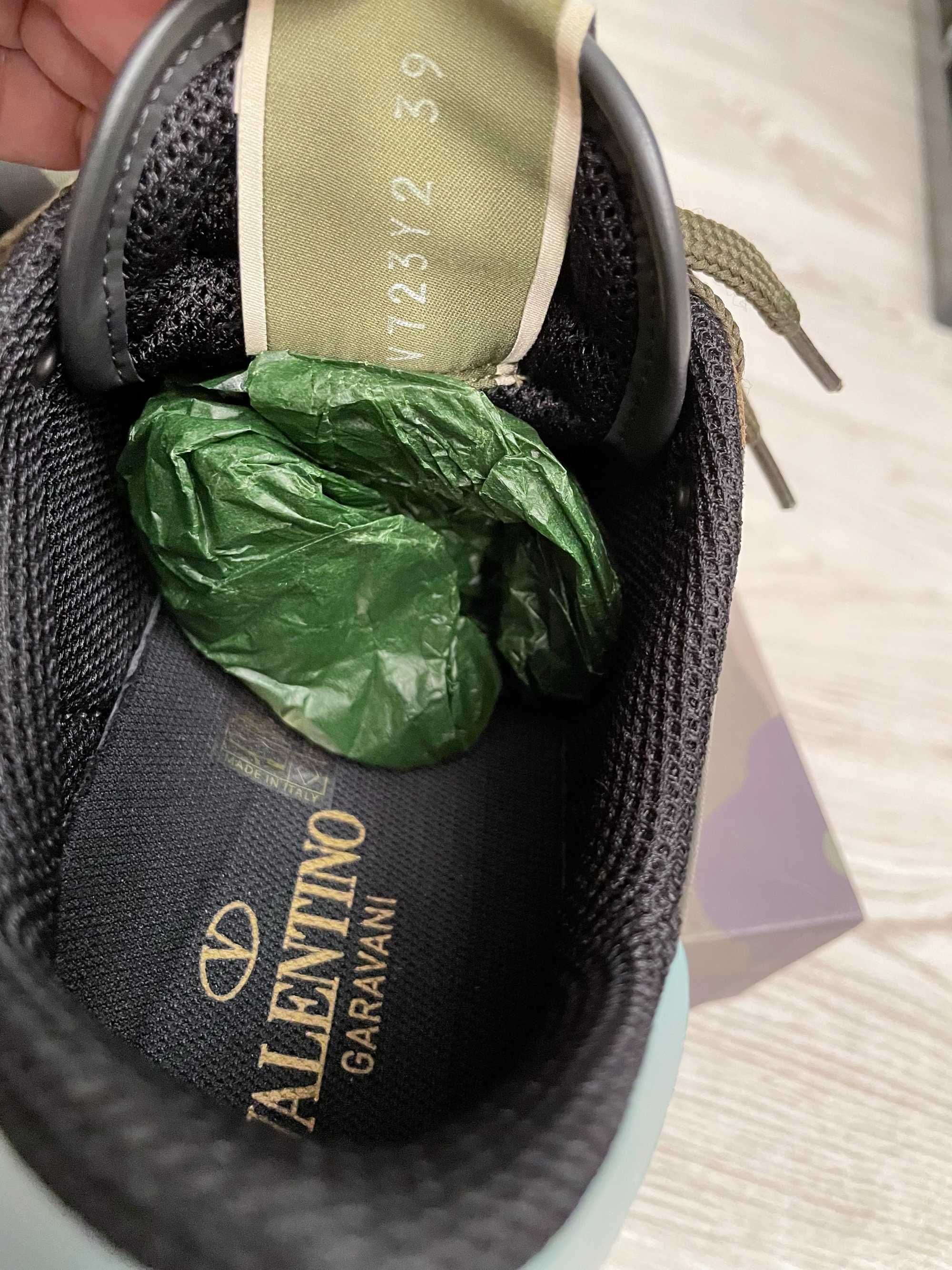 Valentino Garavani 39 sneakers autentici, full box, retail 580 euro