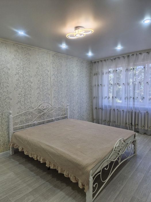 Сдам по суточно однакомнатную квартиру