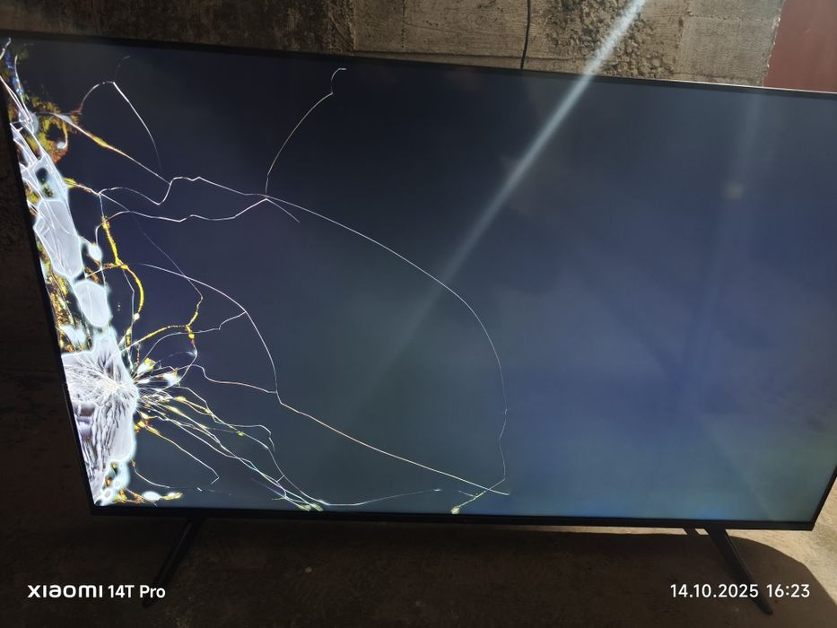 Vând tv LG display spart,55ur73003la