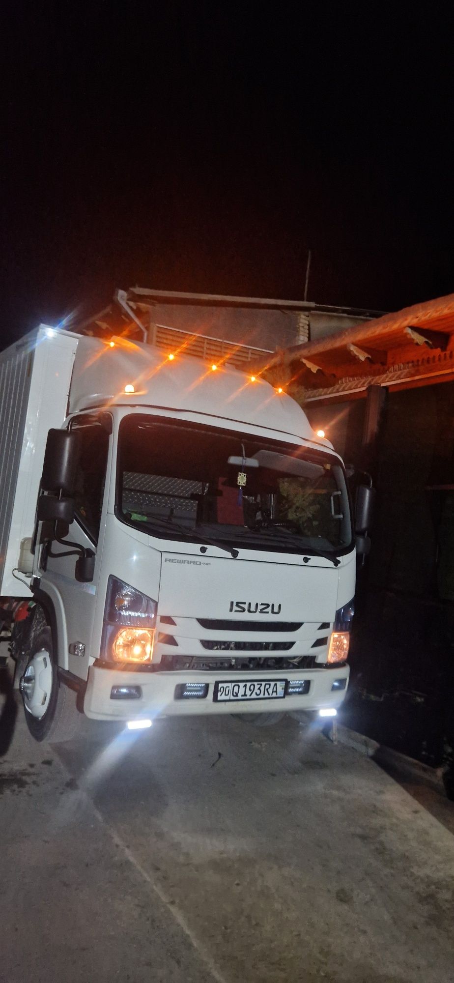 Isuzu 5 ton sotiladi 2023 yil 90 000km yurgan