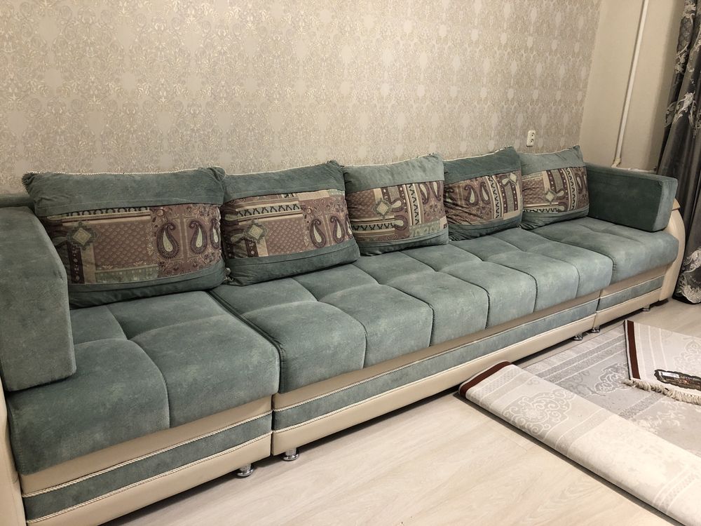 Продам диван в очень хорошем состоянии раскладывается