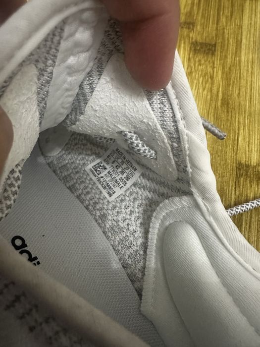Yeezy 350 v2 noi 42