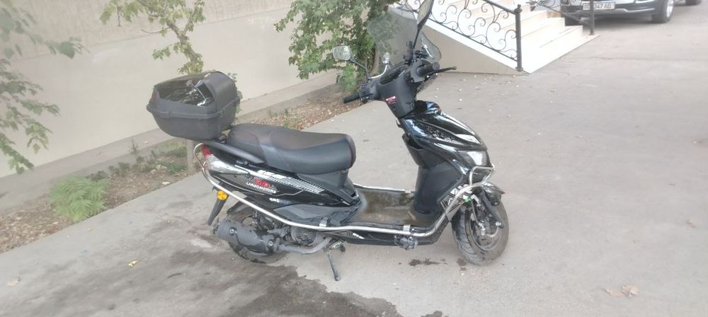 Скутер бензиновый