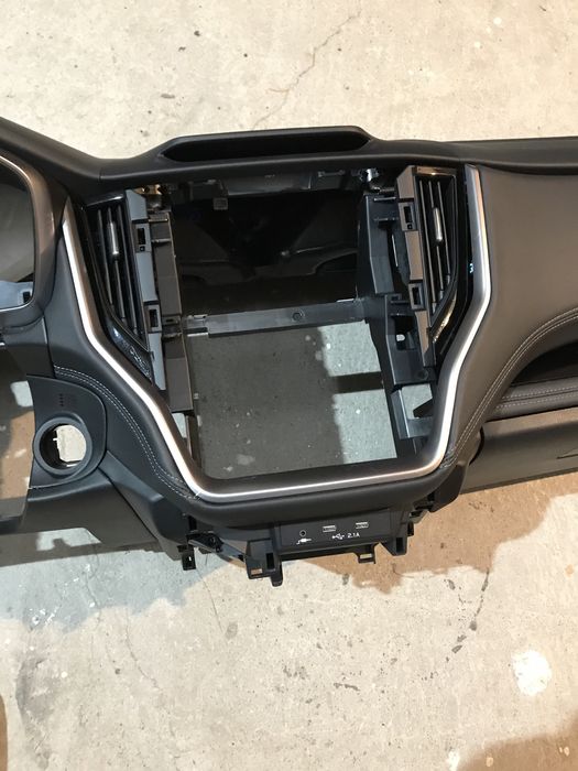 Plansa bord subaru outback 2021