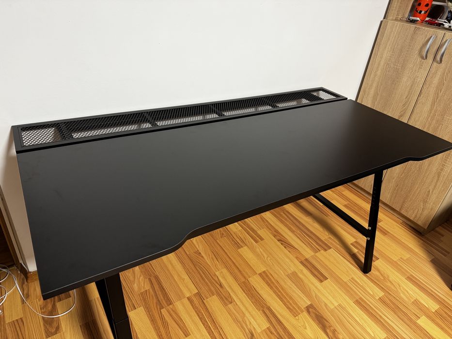 Vand birou Ikea 160x80 in stare foarte buna