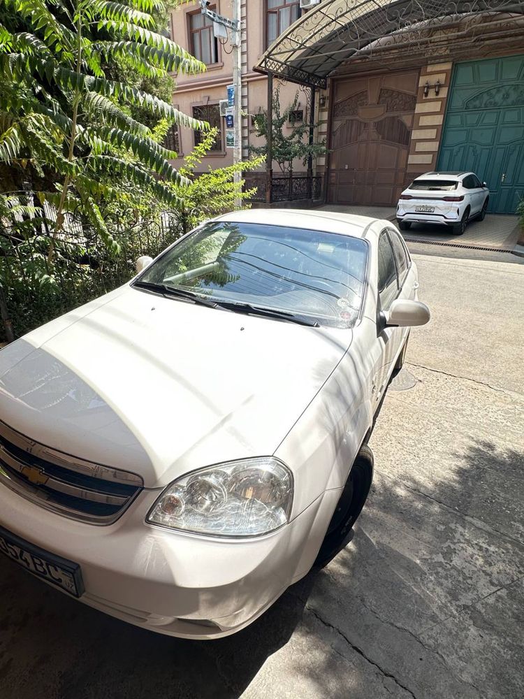Lacetti sotiladi