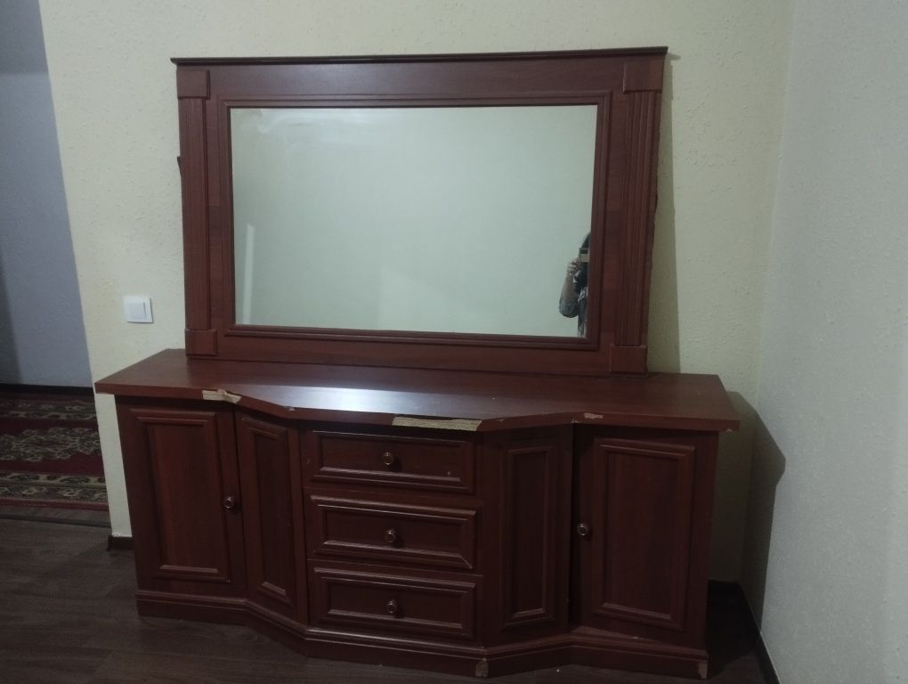 Срочно продам комплект спальний гарнитур