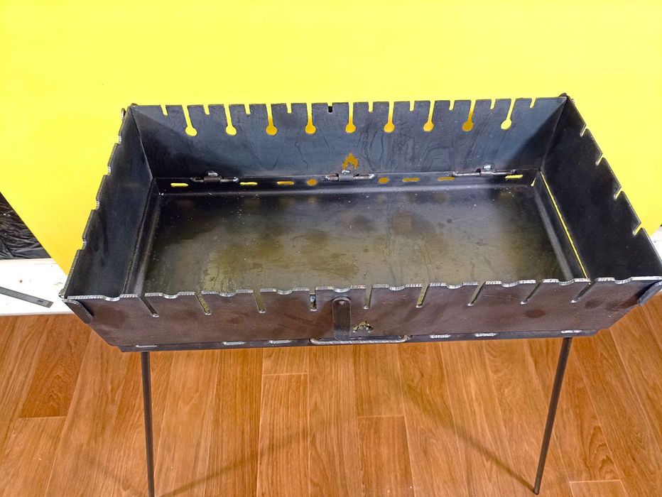 Valiză grătar cu husă și 10 bete.