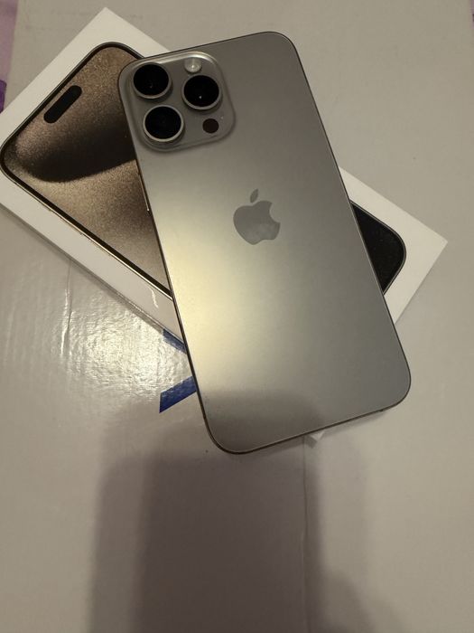 Iphone 15 PRO MAX si Samsung Galaxy Z flip 5