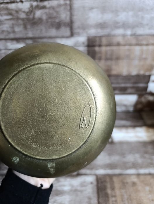 Плътна бронзова кана