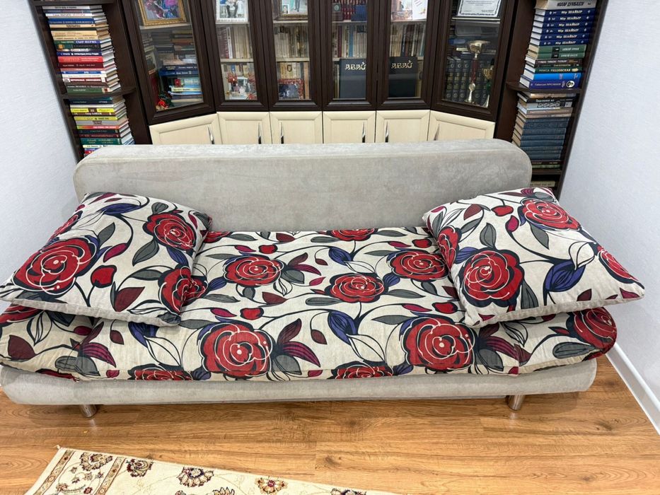 Продается диван в хорошем состоянии