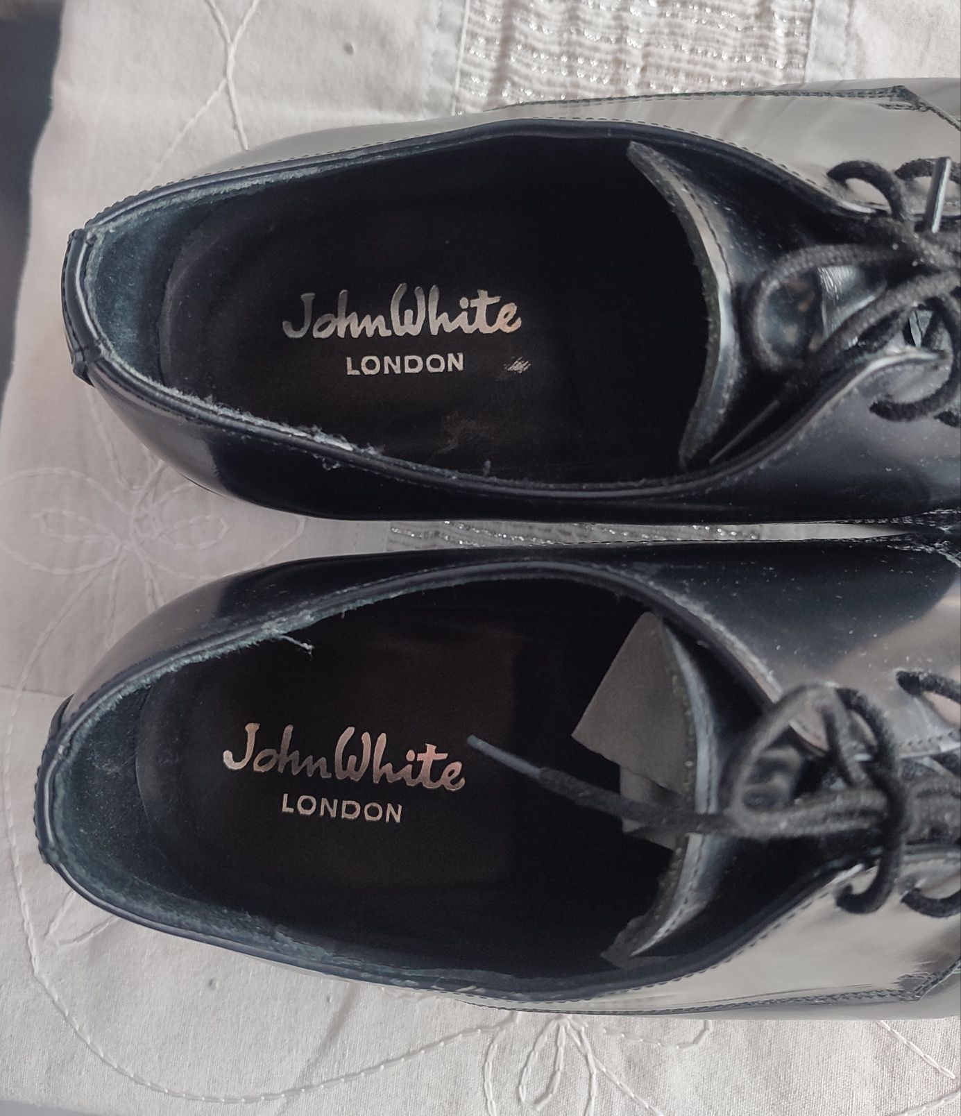 Pantofi JohnWhite London!