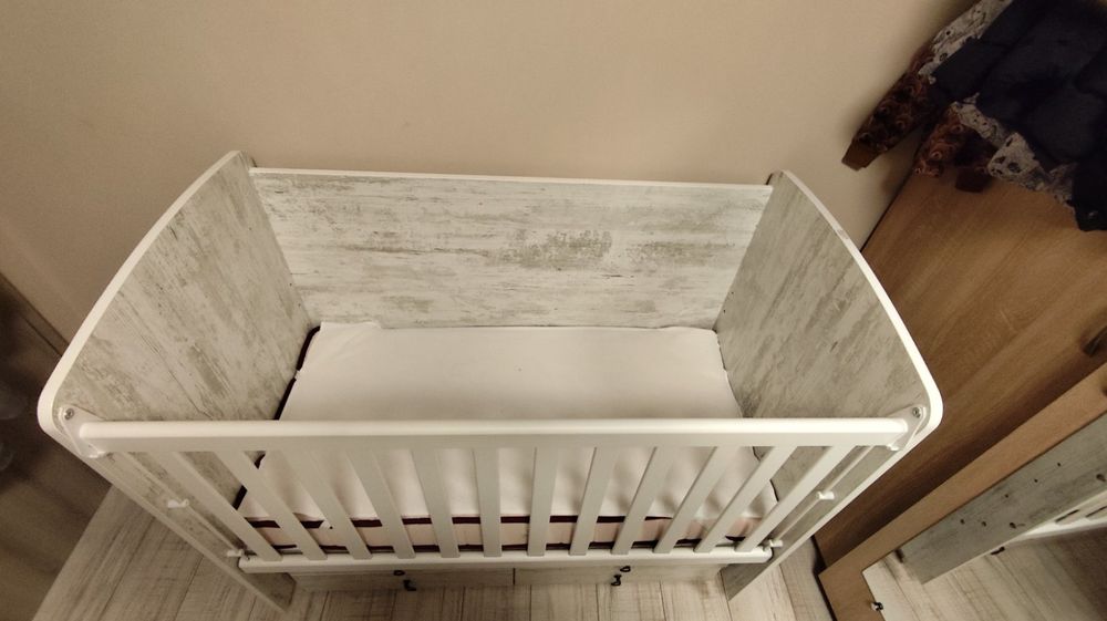 Бебешко креватче  и матрак Pierre Cardin с протектор. Неизползвани.