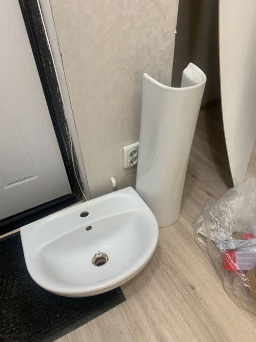 раковина с зеркалом