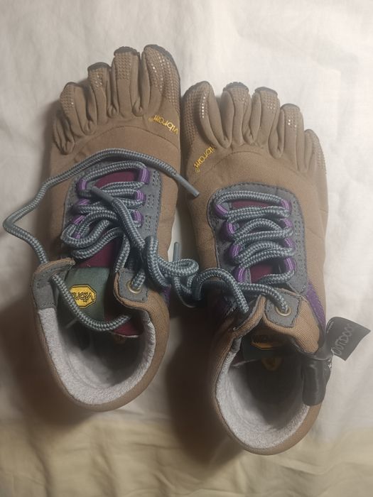 Vând Vibram Fivefingers V-Trek insulated Noi mărimea 36