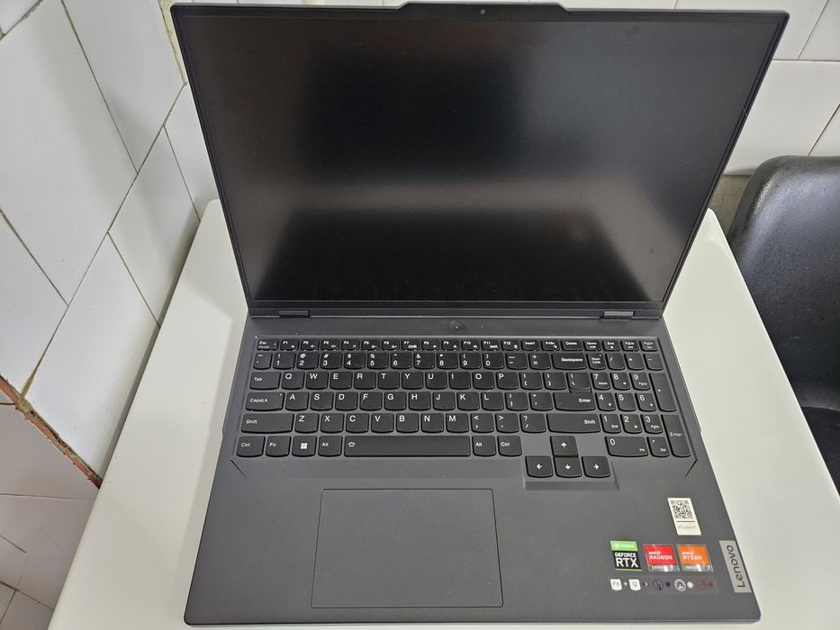Vând Laptop Lenovo Legion Pro 5 16ARX8