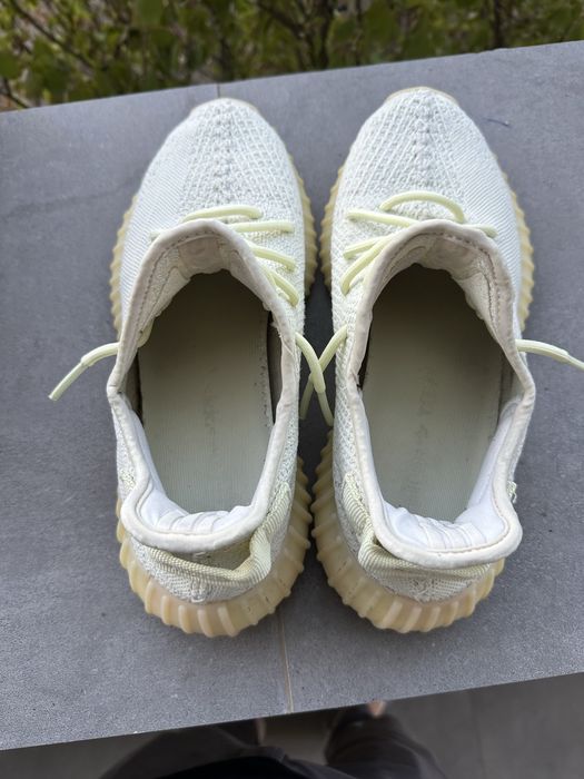 Yeezy 350 V2 Butter size 9 US 42 2/3