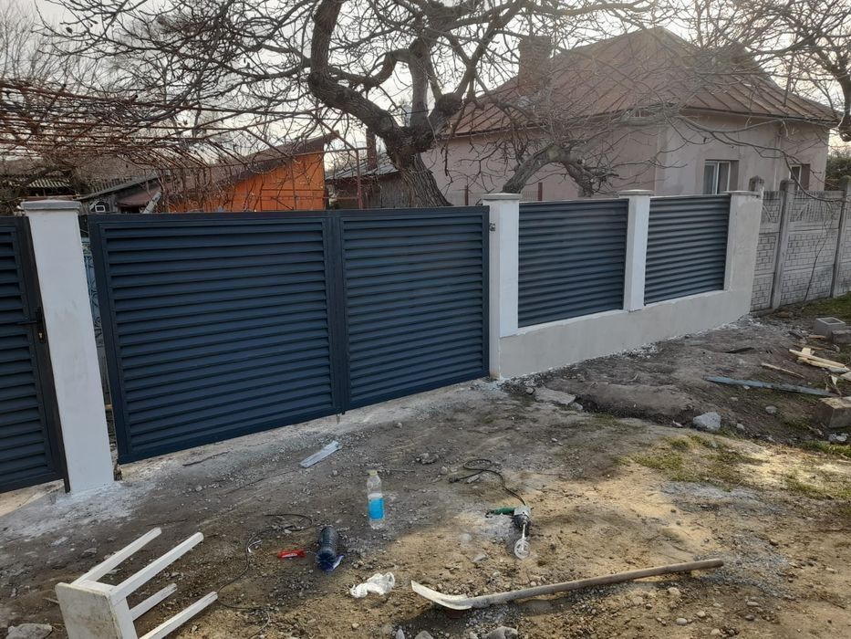 Vindem garduri tip jaluzea șipcă metalică si porti din fer forjat
_tab