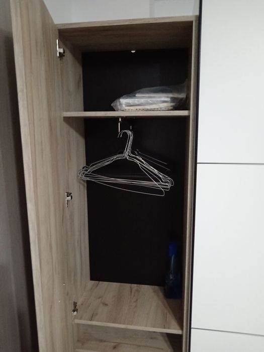 Dulap nou. Cumpărat în Mai 2025 montat.