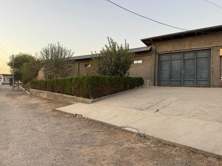 Уч кахрамон постидан 5 км кирганда 5 сотик ховли сотилади.