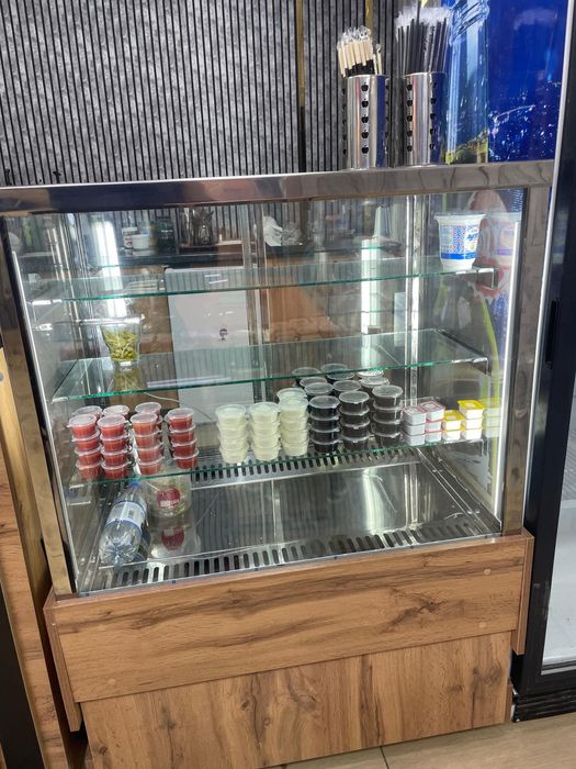 Витрина холодильник