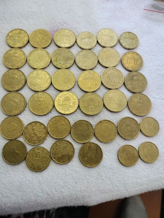 Bani vechi de vînzare