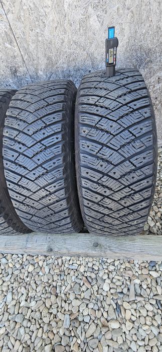 Anvelope Goodyear UltraGrip ICE Arctic Suv 4X4 225/65 R17 102T M+S