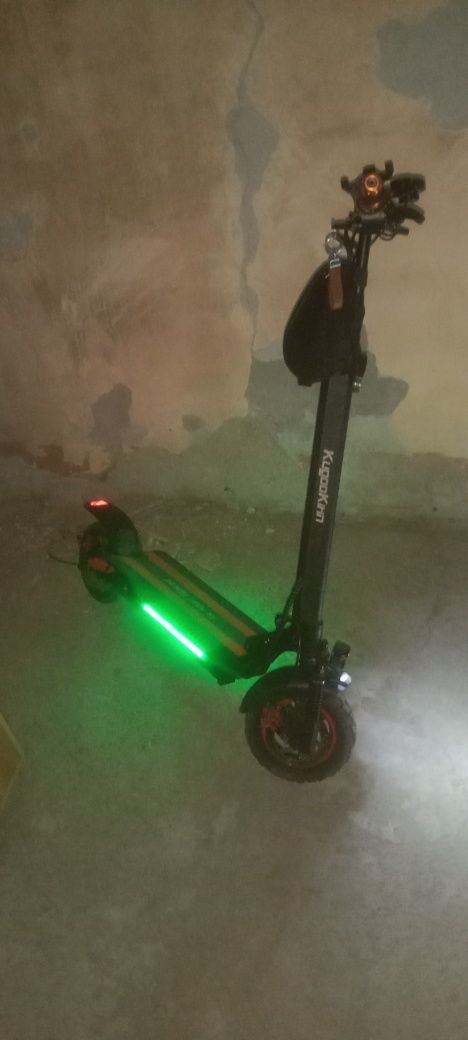Продам самокат срочно.