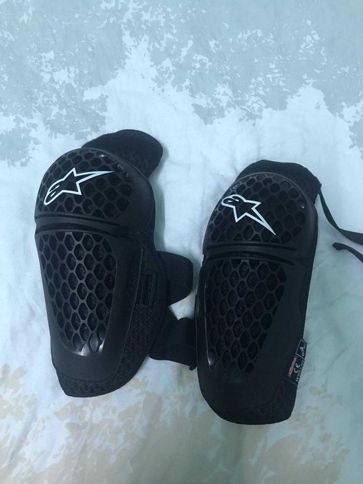 Genunchiere moto Alpinestars Bionic Plus S/M – Noi, nepurtate
