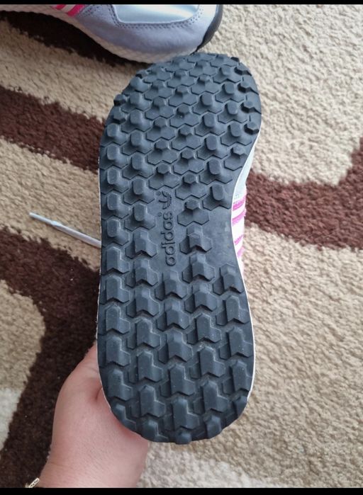 Vând adidași marca adidas