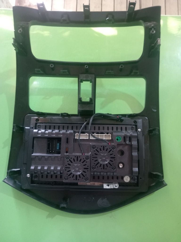 Tesla Monitor holati Idal
