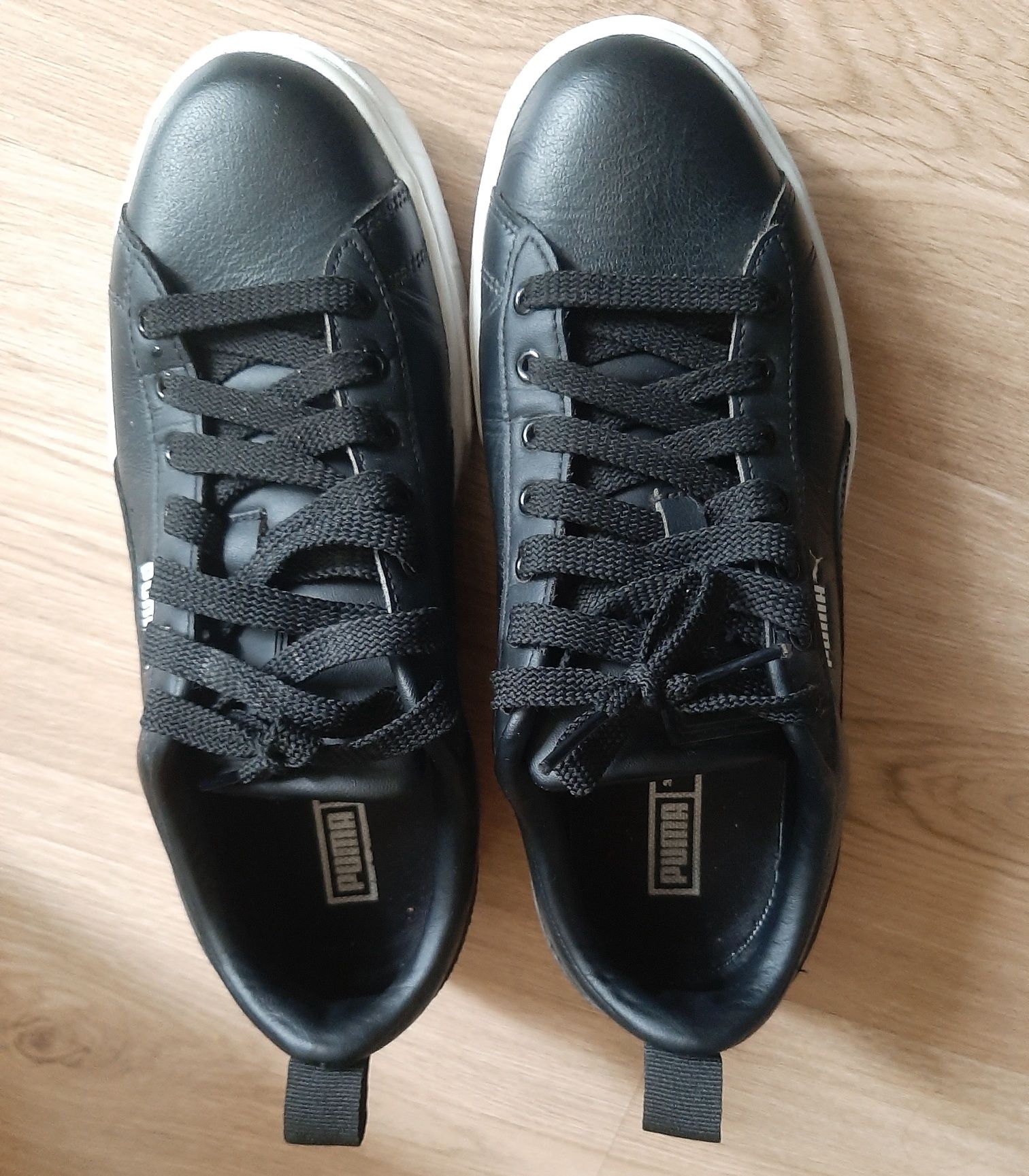 Оригинални обувки на Puma.