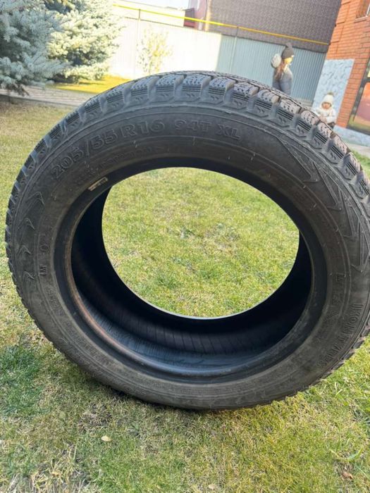 Продам б/у шины зимние шипованные