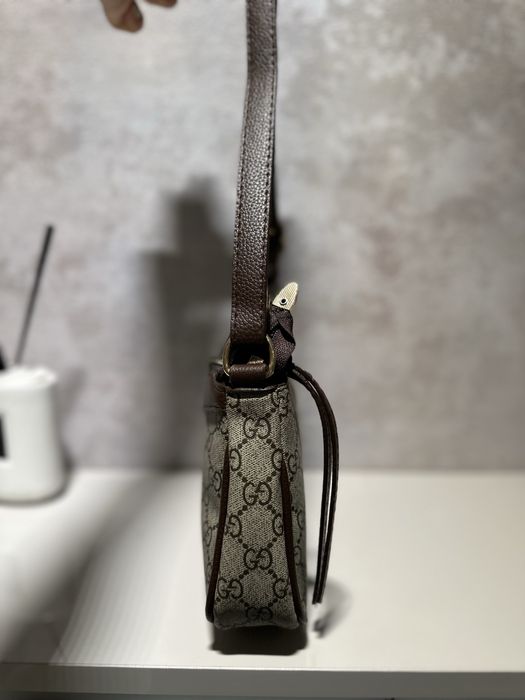 чанта Gucci.