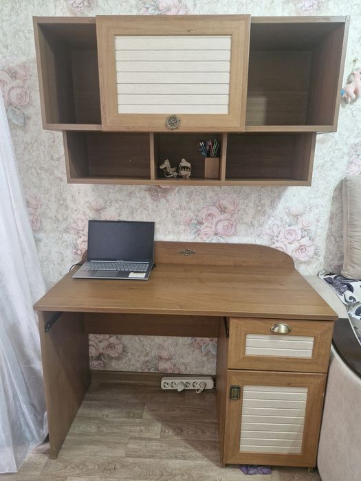 Продам книжный комплект