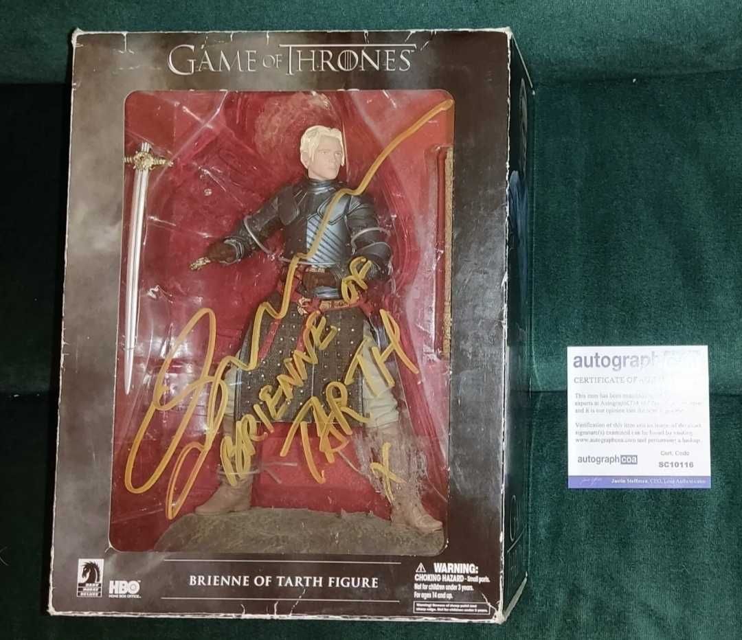 Brienne of Tarth: Figurina Game of Thrones SEMNATA Gwendoline Christie