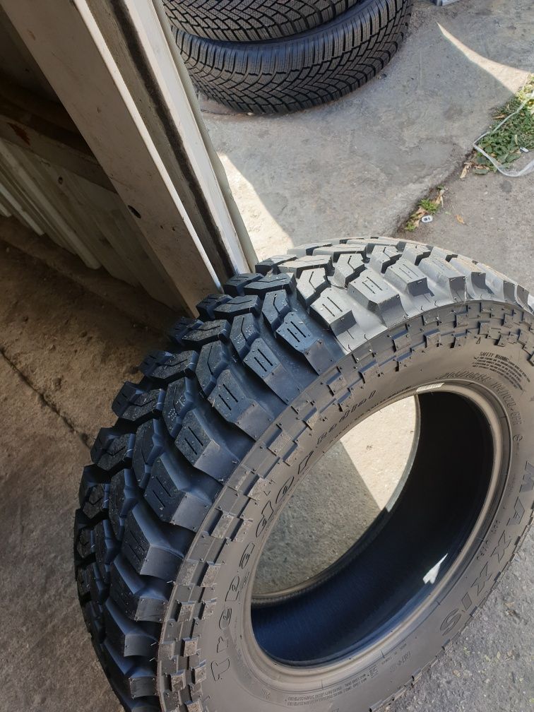 Vand anvelope noi off road,mud terrain 205/70 R15 Maxxis Trepador M+S