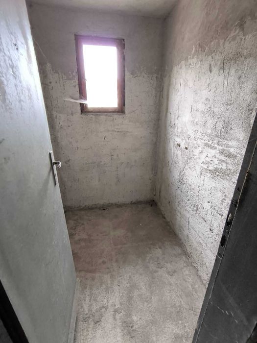 Продавам масивна къща в гр. Перник кв. Нов Драгановец