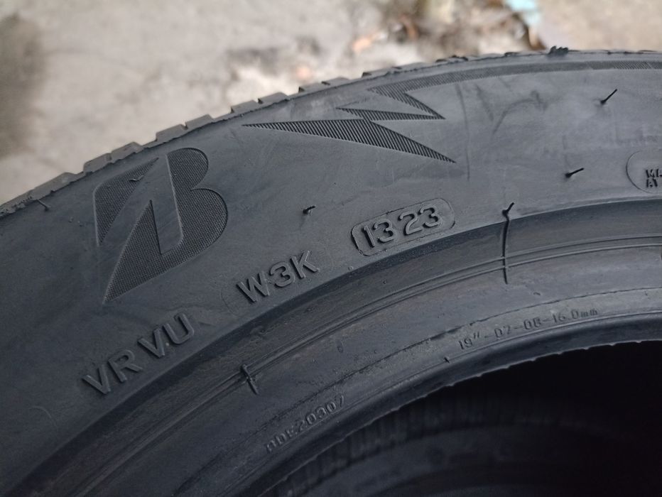 4 anvelope de iarna Bridgestone 2x235/55 R19 dot1521 2x255/50 R19