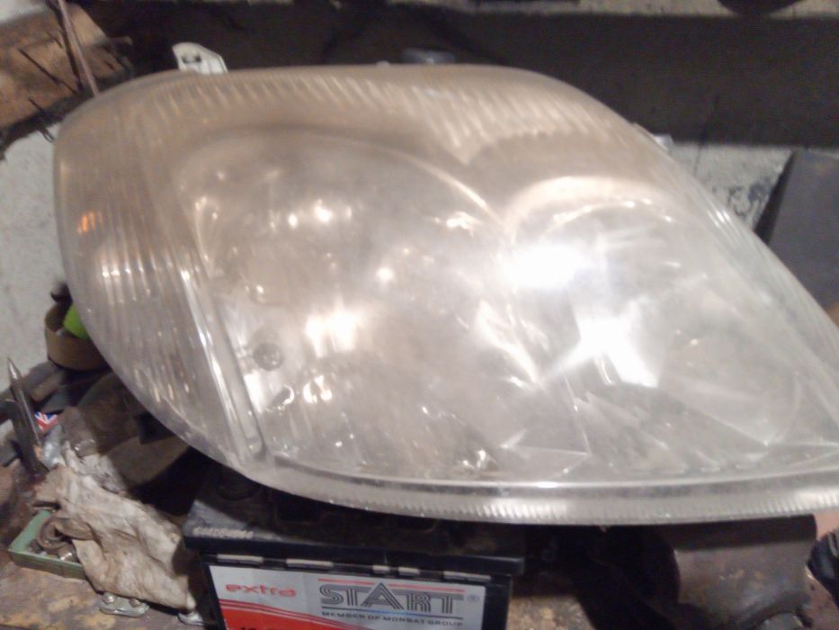 механизъм за врата с моторче от toyota corolla и десен фар